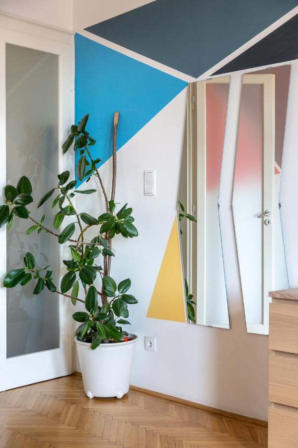 Art Downtown Styled By A Local Designer Apartman Budapest